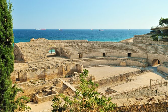 Tarragona and Sitges Tour with Small Group and Hotel Pick Up - Market time at Mercat Central: a quick way to understand daily Tarragona