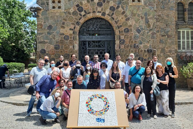 Teambuilding Barcelona: Create the logo of your company in mosaic - Building the company logo in mosaic panels
