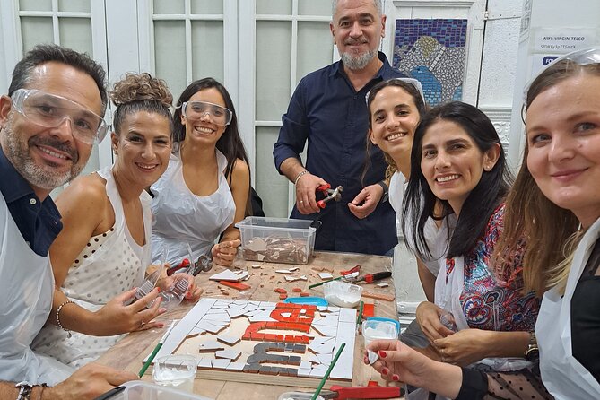 Teambuilding Barcelona: Create the logo of your company in mosaic - Mosaiccos: the workshop that starts with your design