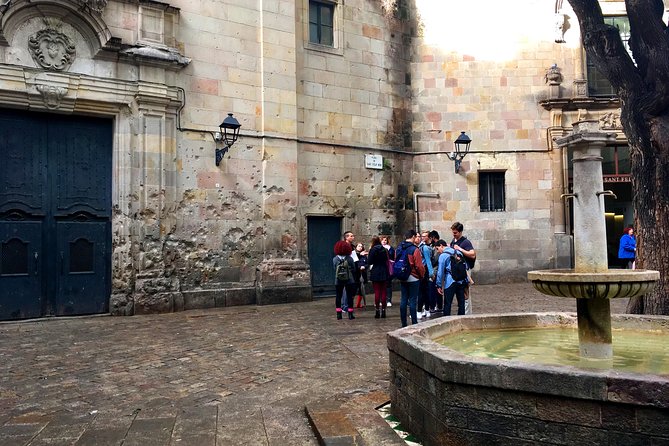 'The Cathedral of the Sea' Walking Book Tour - The Jewish Quarter and Sinagoga Major: community history you can see