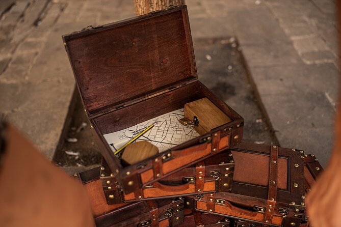The Goldheist - Private City Escape Game in Barcelona - Stop-by-stop: what each clue stop adds to the game