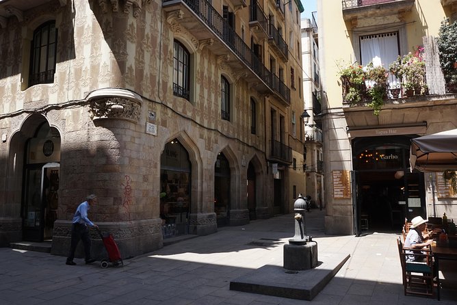 "The Shadow of the Wind" Novel Walking Tour - Key highlights to watch for
