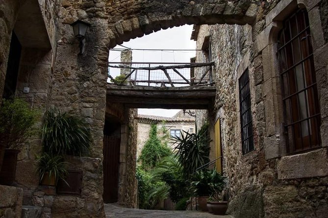 Three Medieval Gems & Local Lunch Private Tour from Barcelona - Timing, Weather, and What to Expect On the Day