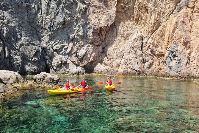 Tossa de Mar: Kayak & Snorkel Tour with Paella from Barcelona - Getting the day back on track, with showers and a change area