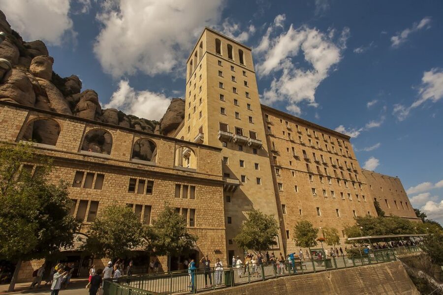 Tot Montserrat: Transport, Museum Tickets, and Lunch - Key things that make this ticket worth it