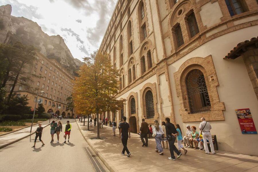 Tot Montserrat: Transport, Museum Tickets, and Lunch - Museu de Montserrat: Art Stops That Feel Surprisingly Focused