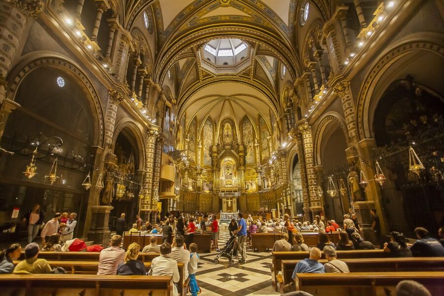 Tot Montserrat: Transport, Museum Tickets, and Lunch - Basilica Time, the Black Madonna Line, and Choir Moments