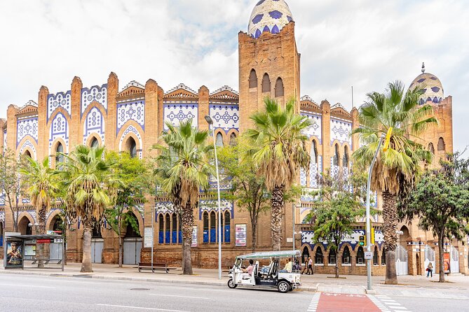 Tour Welcome Barcelona with Local Guide in Eco Tuk Tuk Private - Port Feel and Park Breaks: Old Port and Ciutadella Park