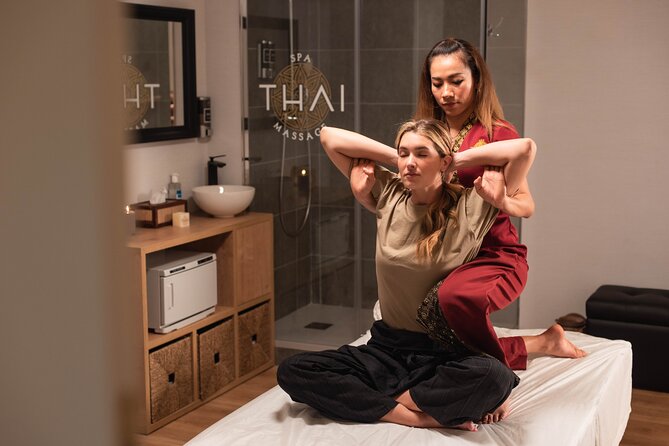 Traditional Thai Massage 60 min at THAI MASSAGE ALURA - The spa setting: clean cabins, showers, and natural oils