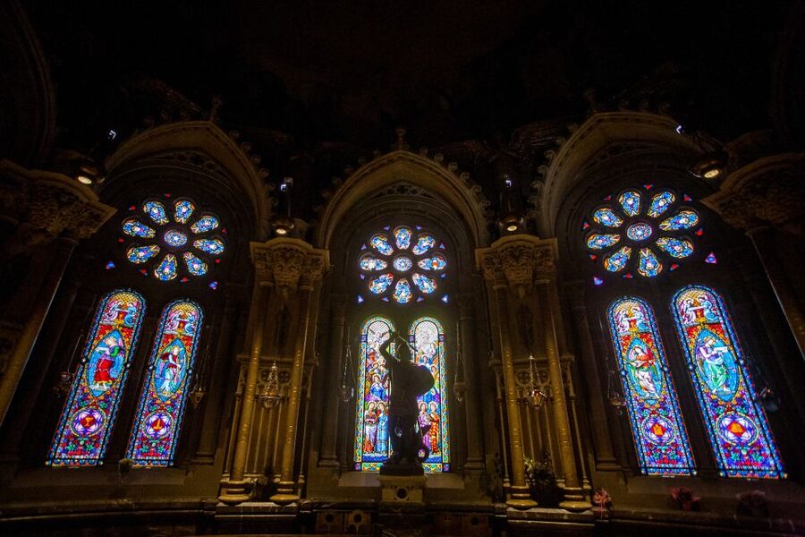 Trans Montserrat: Return Ticket and Audiovisual Exhibit - Audiovisual Gallery: a fast orientation tool for the monastery interior