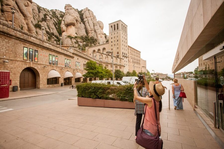 Trans Montserrat: Return Ticket and Audiovisual Exhibit - Walking and sightseeing at your pace: how to spend a 6-hour day