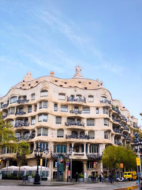 Tur Barcelona în Română - Key highlights you’ll feel right away