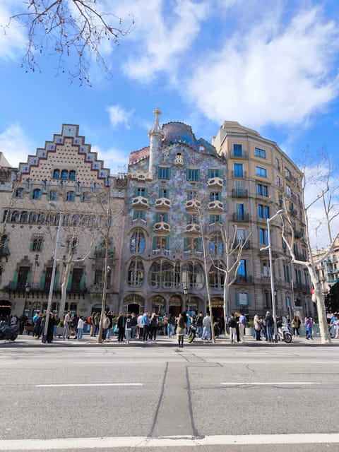 Tur Barcelona în Română - La Rambla in 20 minutes: what to look for beyond the tourist vibe