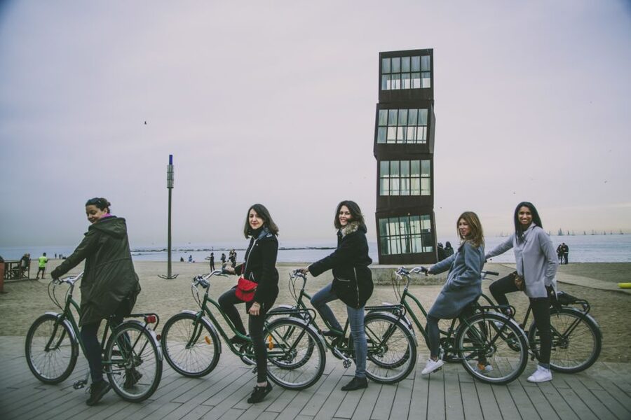 Unusual Barcelona Bike Tour in French - Bikes, comfort, and the family-friendly setup that actually helps