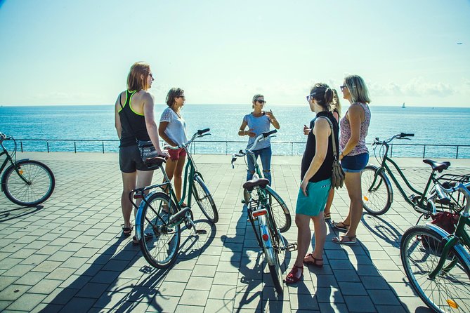 Visite insolite de Barcelone à vélo (en français) - Meet at Carrer de Guatemala: gear up and get your bearings
