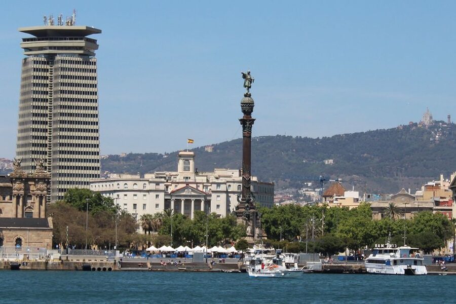 Walking Tour Gothic Quarter and Ramblas+Boat Trip - Plaza del Rei and Plaza Sant Jaume, the medieval power map of Barcelona