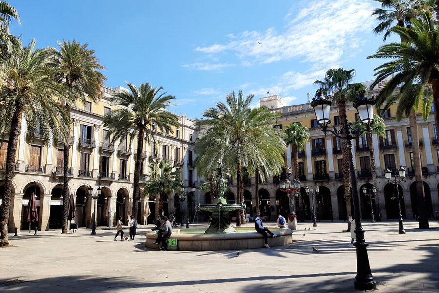 Walking Tour Gothic Quarter and Ramblas+Boat Trip - Ending at Plaça del Pi, then walking Las Ramblas toward the port