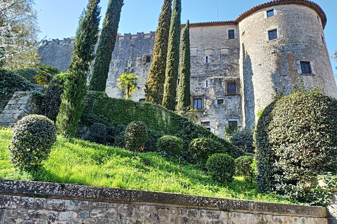 Walking Tour in Girona History and Gastronomy with Tasting - Rambla de la Llibertad and the Onyar bridges: the river becomes the main character