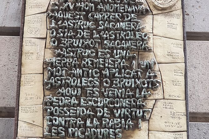 Walking Tour Mysteries and Legends of Barcelona and its Ghosts - Stop 1: Carrer d’Estruc and the House of severed heads