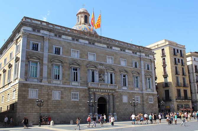 Walking tour of the Gothic Quarter of Barcelona + Cathedral - Stop-by-stop: from Basílica dels Sants Màrtirs to Santa Maria del Pi