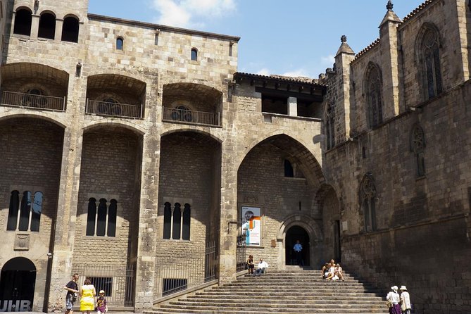 Walking tour of the Gothic Quarter of Barcelona + Cathedral - How to get the most out of an exterior-focused tour