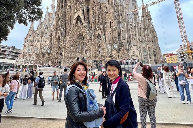 Welcome Private Chauffeured Tour with Licensed Guide - Barrio Gòtico first, so Barcelona makes sense fast