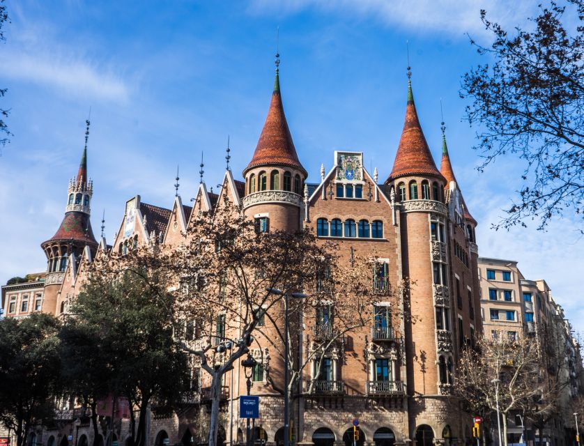 Welcome to Barcelona: Private Tour with a Local - Why a private welcome walk beats wandering alone
