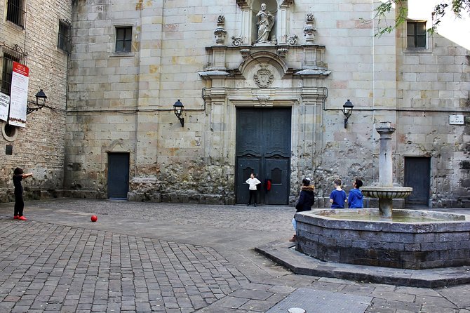 Welcome Tour in Barcelona - Barcelona Cathedral Exteriors and Plaça Sant Felip Neri Origins