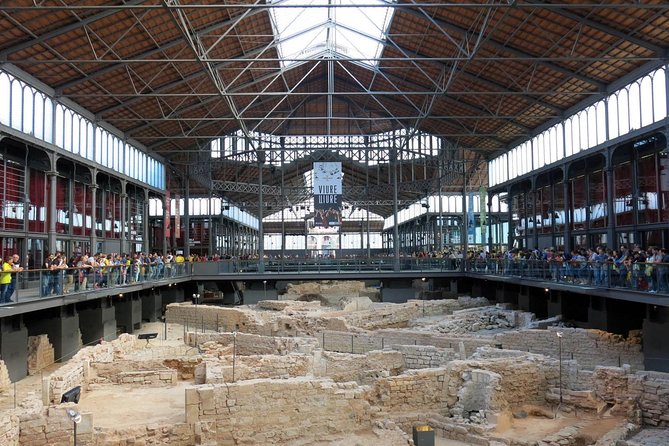 Welcome Tour in Barcelona - Finishing at Mercat de la Boqueria Without the Stress