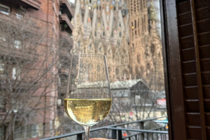 Wine tasting with a view of the Sagrada Familia - Tapas pairing: the part that makes wine tasting click