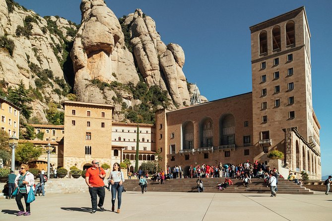 With Locals Ultimate Montserrat PRIVATE Day Trip - With Cable Car and Train - Creu de Sant Miquel: One Hour of Panoramas That Make the Day Click