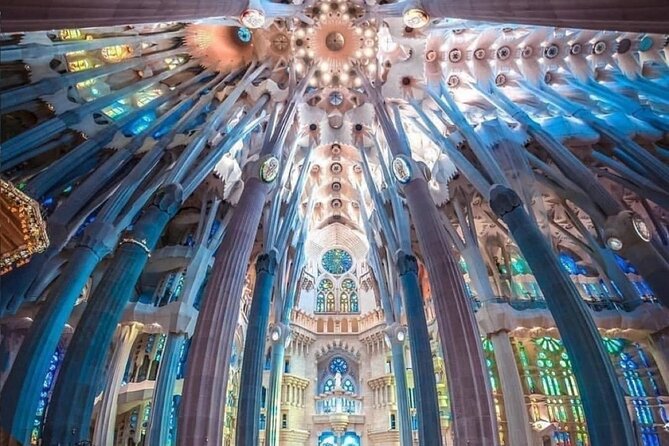 Wonders of Gaudi: Park Guell & Sagrada Familia Private Tour - Private guide perks you’ll actually feel