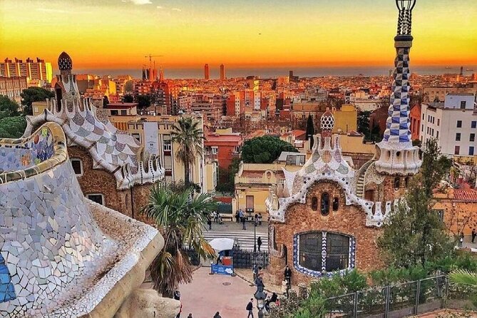Wonders of Gaudi: Park Guell & Sagrada Familia Private Tour - What to bring for comfort (and fewer day-stoppers)