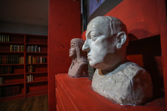 Xcape Room Bcn: Corpse Gallery Escape Room Barcelona - Who this escape room is best for