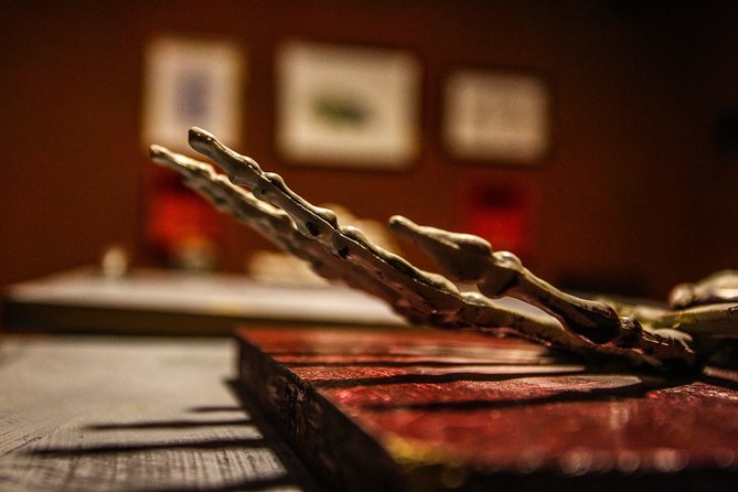 Xcape Room Bcn: Corpse Gallery Escape Room Barcelona - Your 1-hour countdown, and how to use it wisely