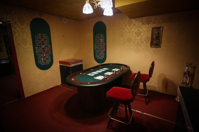 Xcape Room Bcn: El Casino Royal - Inside the Game: Clues, Door Moments, and Team Work